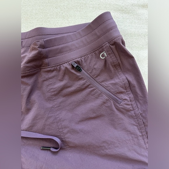 GapFit 4" Hiking Shorts black plum, medium - Picture 7 of 9